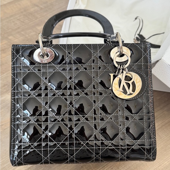 Christian Dior Lady Dior Cannage patent leather bag - Picture 4 of 15